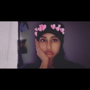 Meet your Posher, Maira